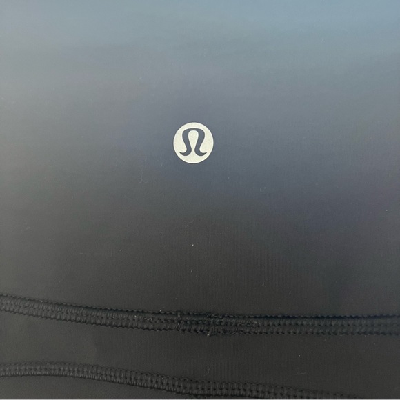 LULULEMON black spandex biker shorts, size 6 - Picture 4 of 6